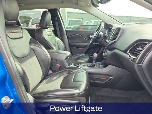 Used 2020 Jeep Cherokee Trailhawk w/ Technology Group AWD/4WD image 17