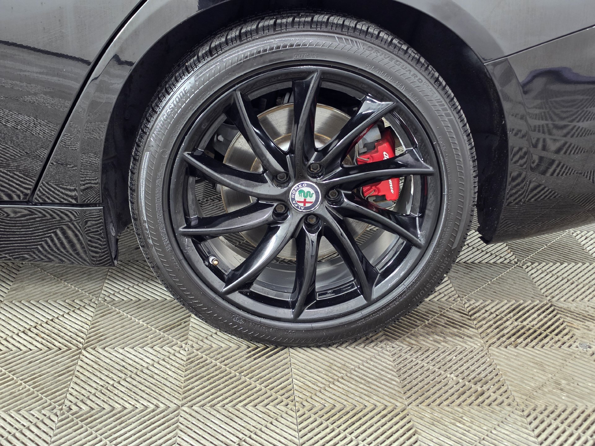 Used 2017 Alfa Romeo Giulia RWD image 46