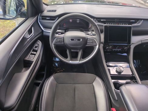 Certified 2023 Jeep Grand Cherokee Altitude image 17