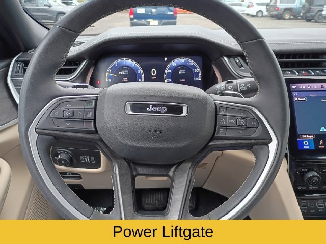 Used 2023 Jeep Grand Cherokee Limited w/ Black Appearance Package AWD/4WD image 13
