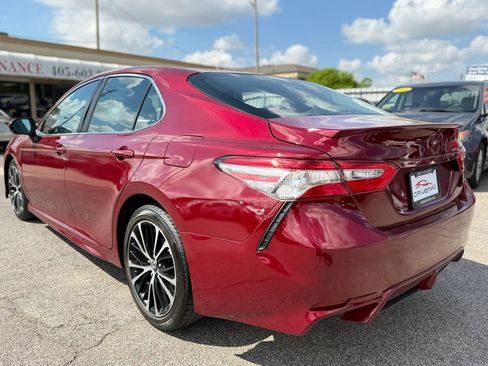 Used 2018 Toyota Camry SE w/ Convenience Package image 7