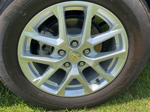 Used 2022 Chevrolet Equinox LT w/ Driver Convenience Package image 13