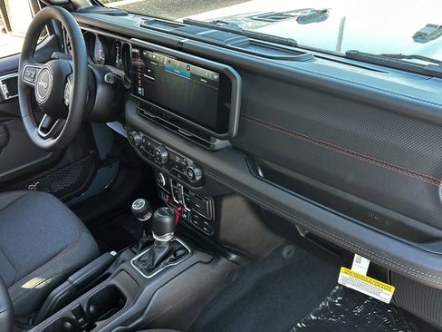 New 2025 Jeep Gladiator Rubicon w/ Convenience Group image 9