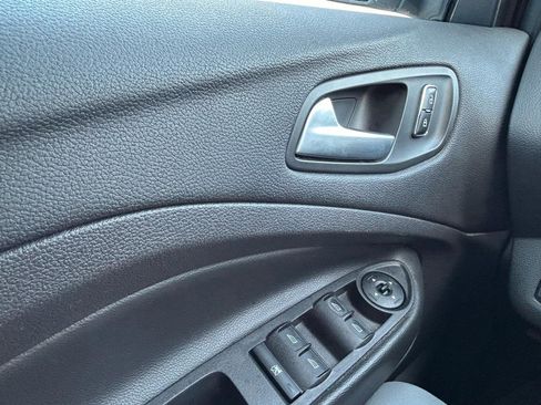 Used 2015 Ford Escape SE FWD image 29