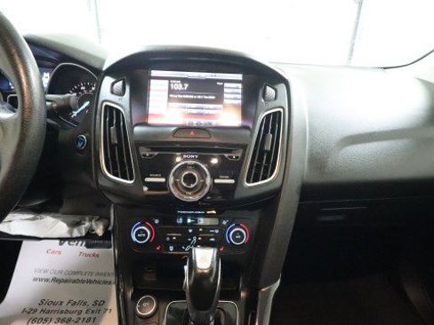 Used 2015 Ford Focus Titanium FWD image 13