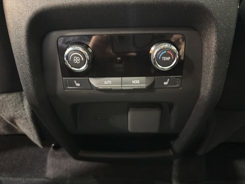 Used 2025 Chevrolet Traverse RS image 14