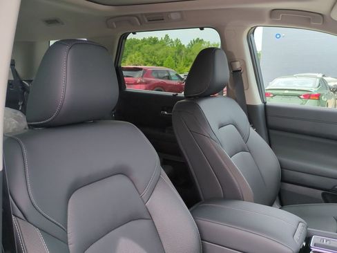 New 2026 Nissan Pathfinder SL w/ SL Premium Package FWD image 38