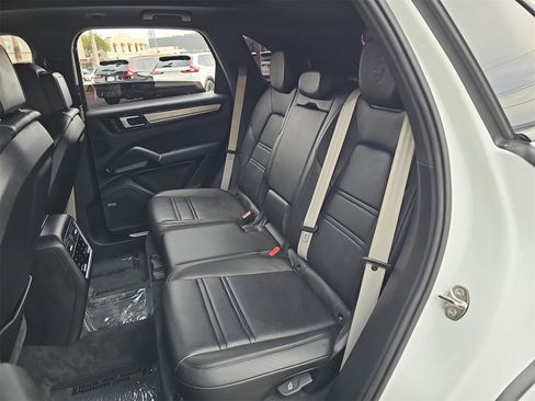 Used 2022 Porsche Cayenne Platinum Edition image 14