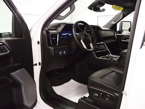 Used 2025 GMC Sierra 2500 Denali w/ Denali Reserve Package image 17