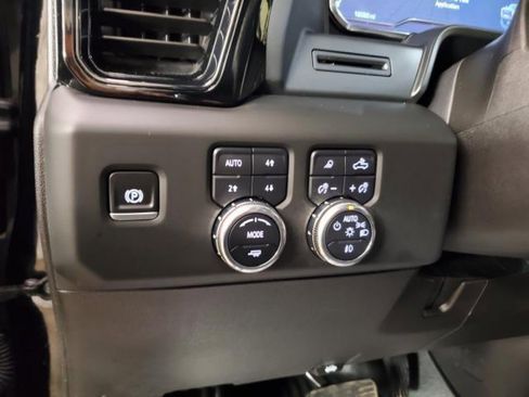 Used 2025 GMC Sierra 2500 AT4 image 19