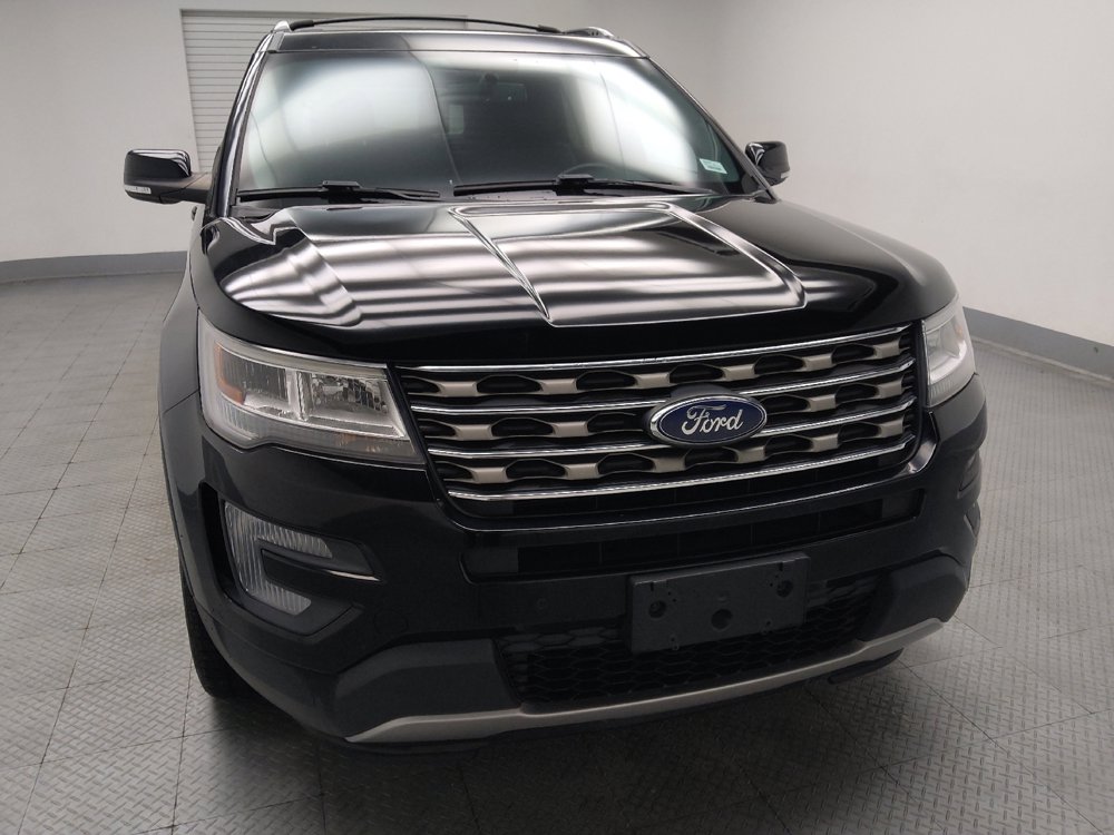 Used 2017 Ford Explorer XLT w/ Equipment Group 202A AWD/4WD image 14