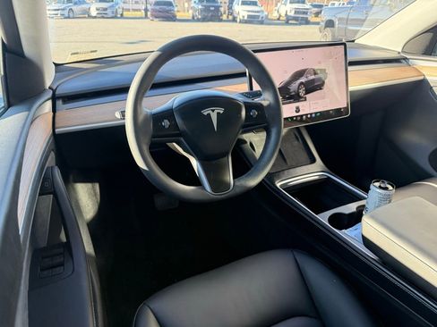 Used 2024 Tesla Model Y Long Range image 4