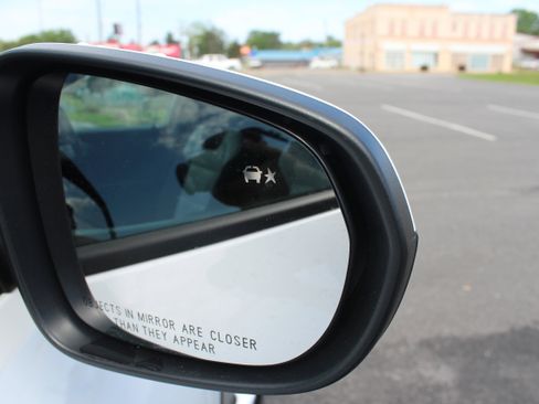 Used 2025 Chevrolet Trax LS w/ LS Convenience Package image 10