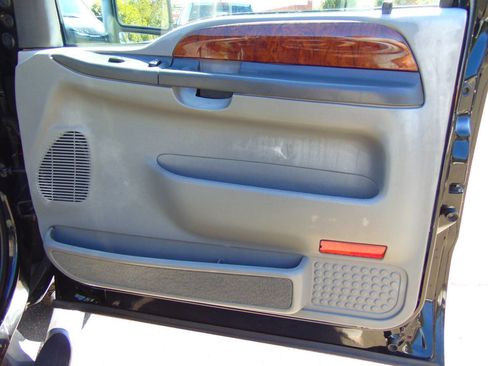 Used 2003 Ford F250 Lariat image 47