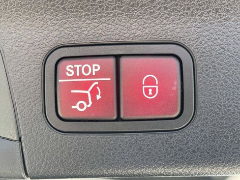 Used 2024 Mercedes-Benz GLS 450 4MATIC image 13