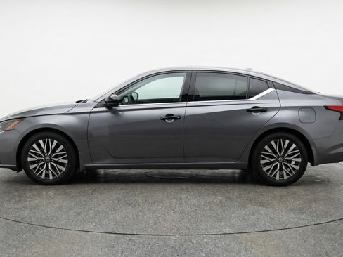 Used 2025 Nissan Altima 2.5 SV FWD image 5