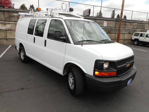 Used 2016 Chevrolet Express 2500 RWD image 3