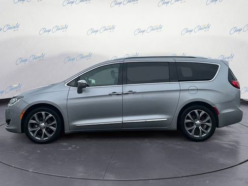 Used 2020 Chrysler Pacifica Limited image 2