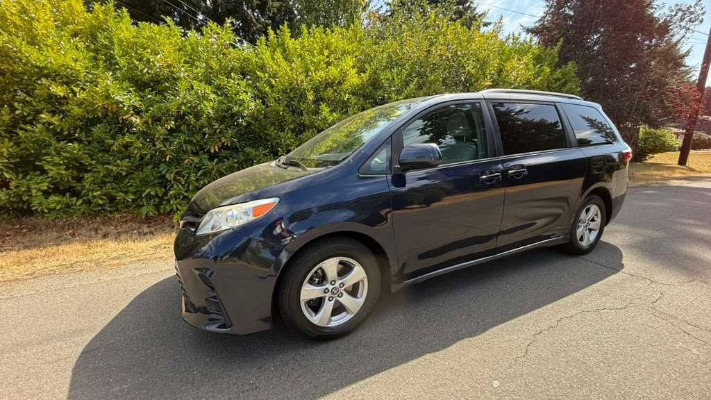 Used 2018 Toyota Sienna LE FWD image 8