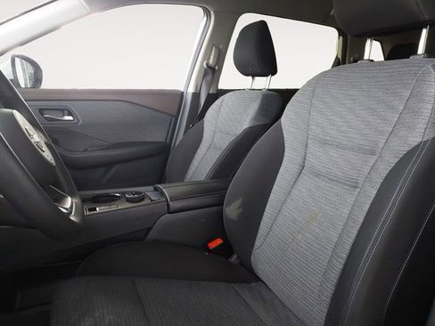 Used 2023 Nissan Rogue SV image 9