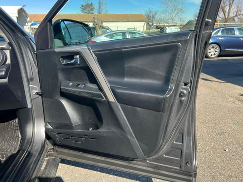 Used 2015 Toyota RAV4 Limited image 19