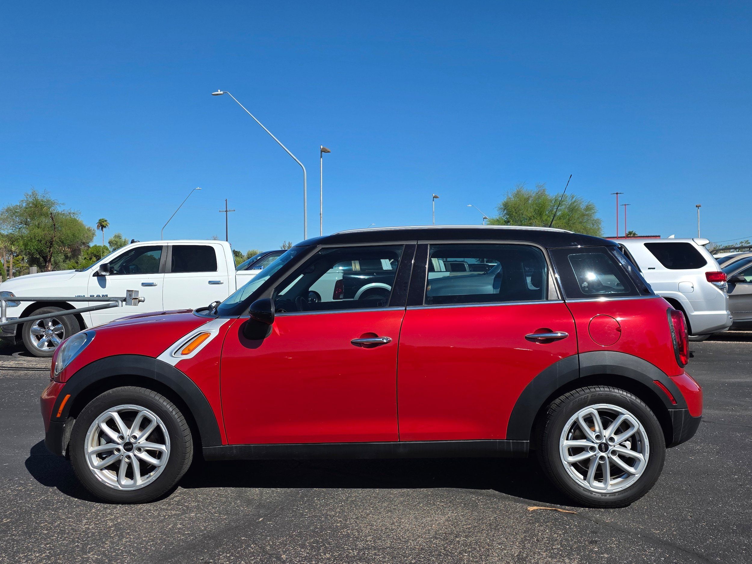 Used 2016 MINI Cooper Countryman FWD image 2