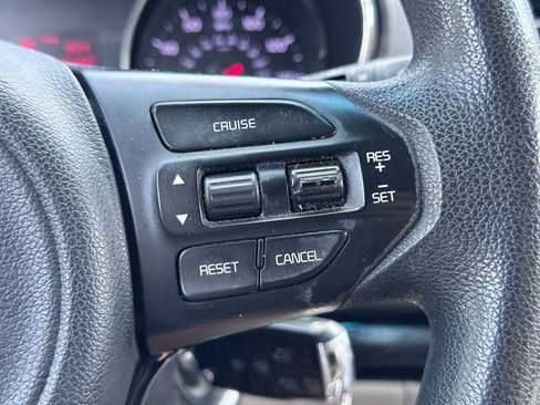 Used 2016 Kia Sedona LX w/ LX Convenience Package image 27