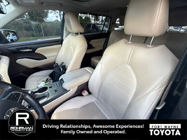 Used 2020 Toyota Highlander XLE FWD image 6