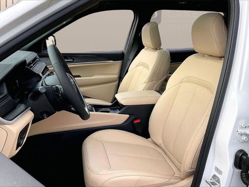 New 2026 Jeep Grand Cherokee L Limited image 21