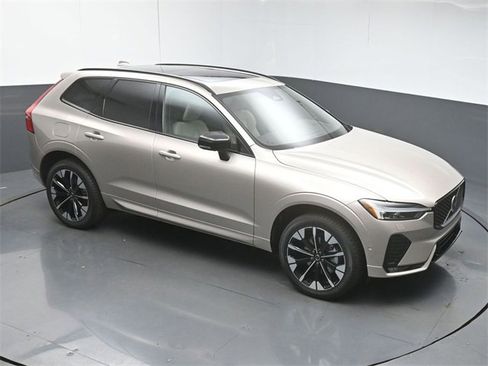 Used 2026 Volvo XC60 B5 Plus w/ Protection Package Premier image 42