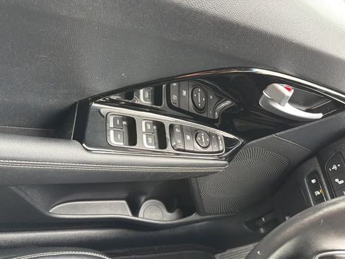 Used 2022 Kia Niro EX FWD image 23