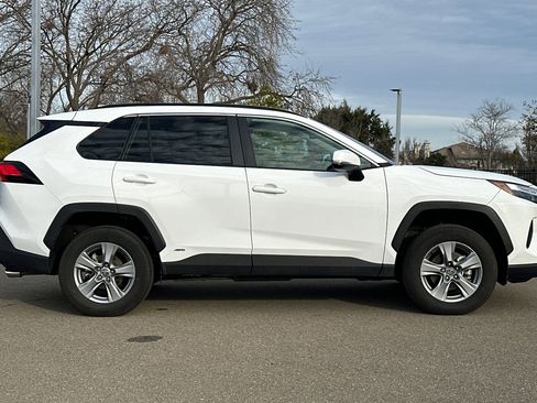 Used 2025 Toyota RAV4 XLE image 3