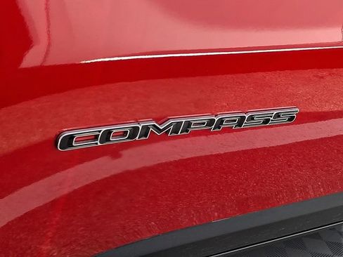 Used 2020 Jeep Compass Latitude AWD/4WD image 5