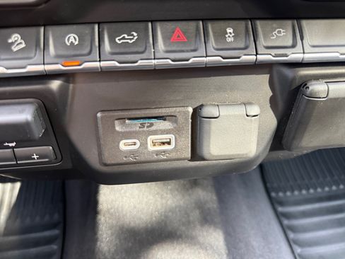 Used 2019 Chevrolet Silverado 1500 LT w/ Texas Edition AWD/4WD image 21