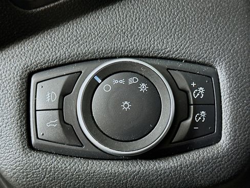 Used 2018 Ford Escape SE image 16