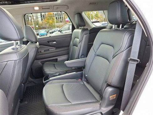 Used 2024 Nissan Pathfinder SL w/ SL Premium Package image 10