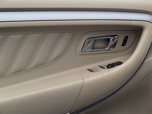 Used 2018 Ford Taurus SEL image 12