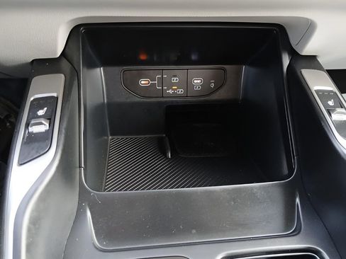 Used 2025 Kia Sorento S image 18