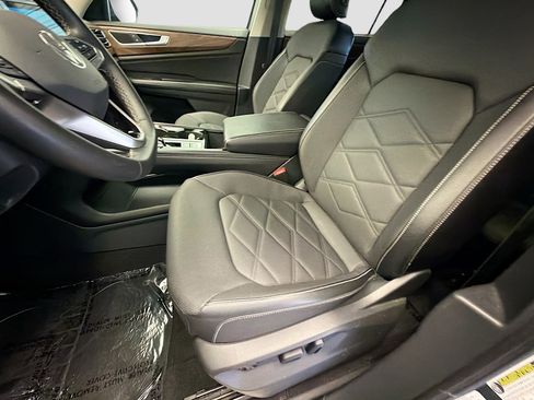 Used 2024 Volkswagen Atlas SE image 11