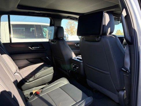 New 2026 GMC Yukon XL Denali w/ Denali Reserve Package image 8