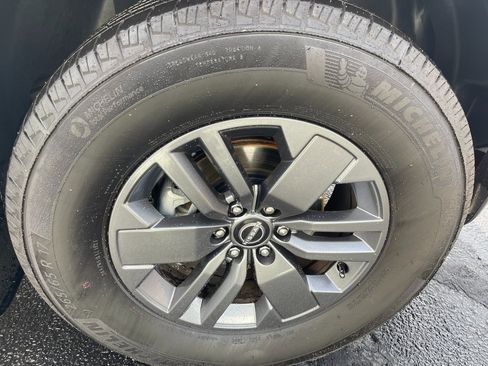 Certified 2025 Nissan Frontier SV image 26