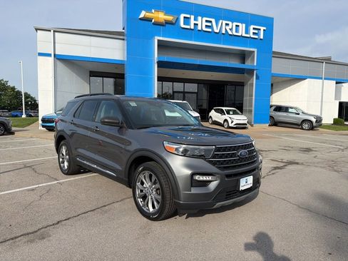 Used 2022 Ford Explorer XLT w/ Equipment Group 202A AWD/4WD image 1
