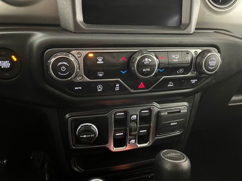 Used 2022 Jeep Gladiator Sport image 21