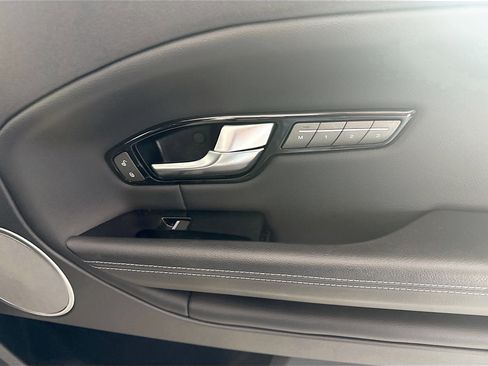 Used 2019 Land Rover Range Rover Evoque SE image 31