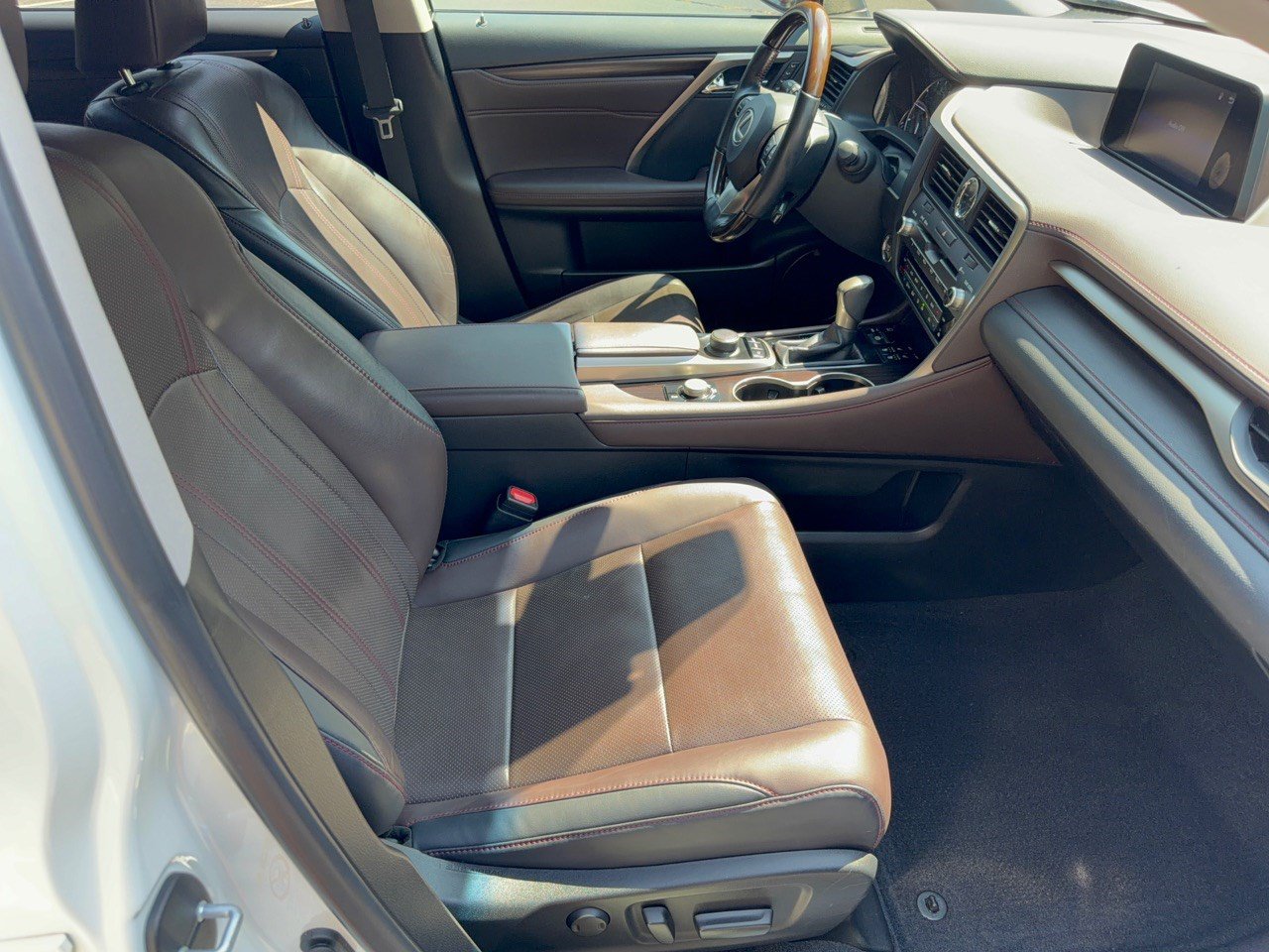 Used 2018 Lexus RX 350L FWD w/ Premium Package image 30