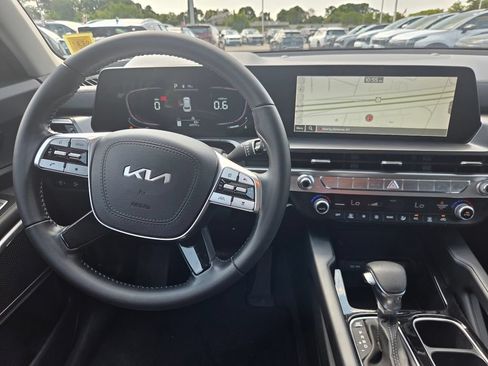 Used 2023 Kia Telluride LX AWD/4WD image 13