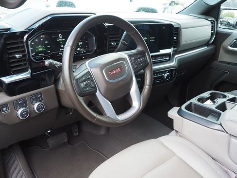 Used 2025 GMC Sierra 1500 SLT AWD/4WD image 12