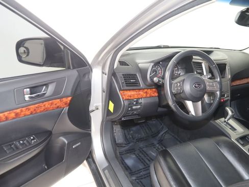 Used 2011 Subaru Outback 2.5i Limited w/ PWR Moonroof Pkg image 40