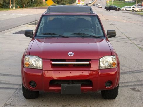 Used 2004 Nissan Frontier XE w/ (PWR) XE Pwr Pkg AWD/4WD image 5