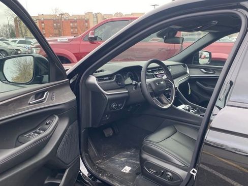 New 2025 Jeep Grand Cherokee Limited image 15